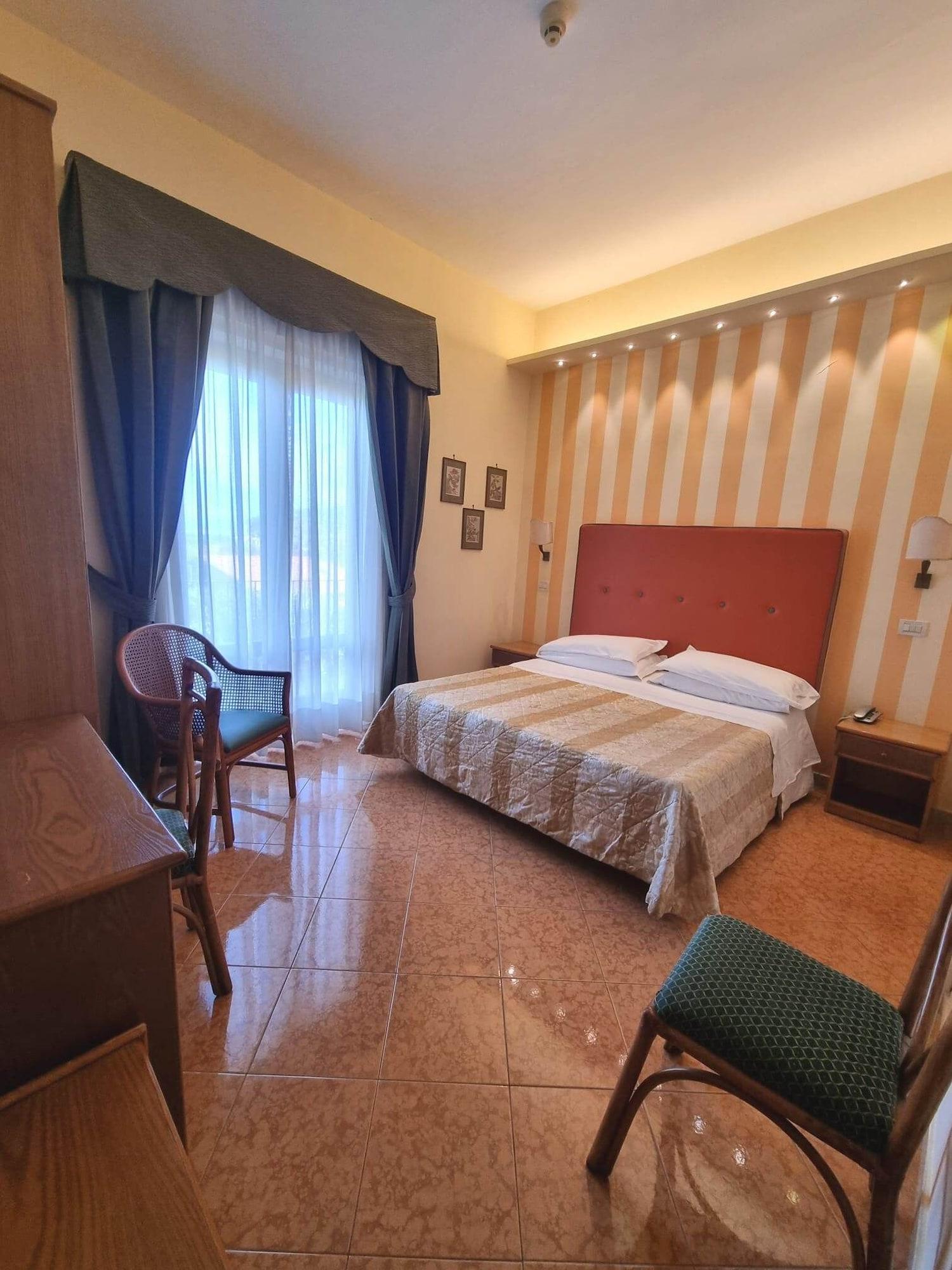Hotel Girasole Sorrento Exteriör bild