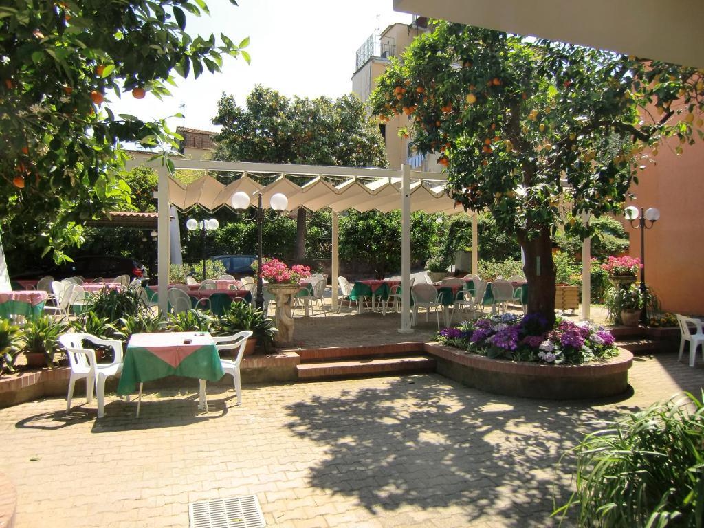 Hotel Girasole Sorrento Exteriör bild