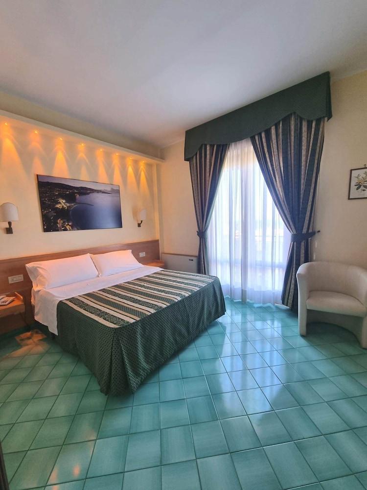 Hotel Girasole Sorrento Exteriör bild