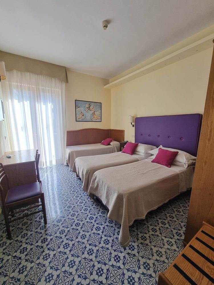 Hotel Girasole Sorrento Exteriör bild