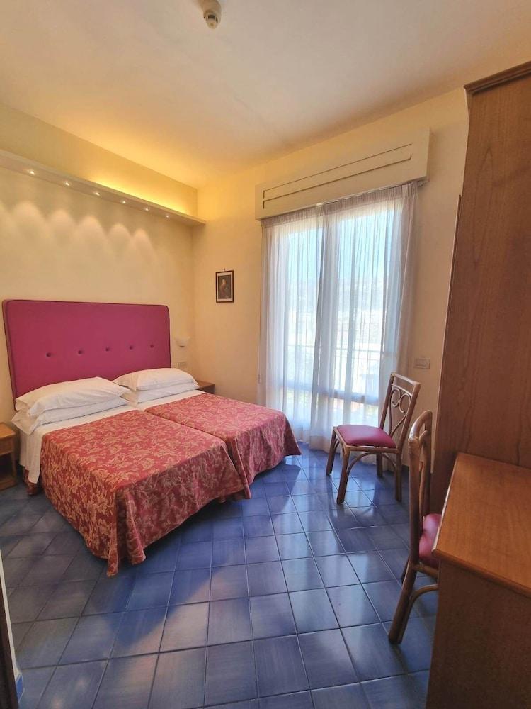 Hotel Girasole Sorrento Exteriör bild