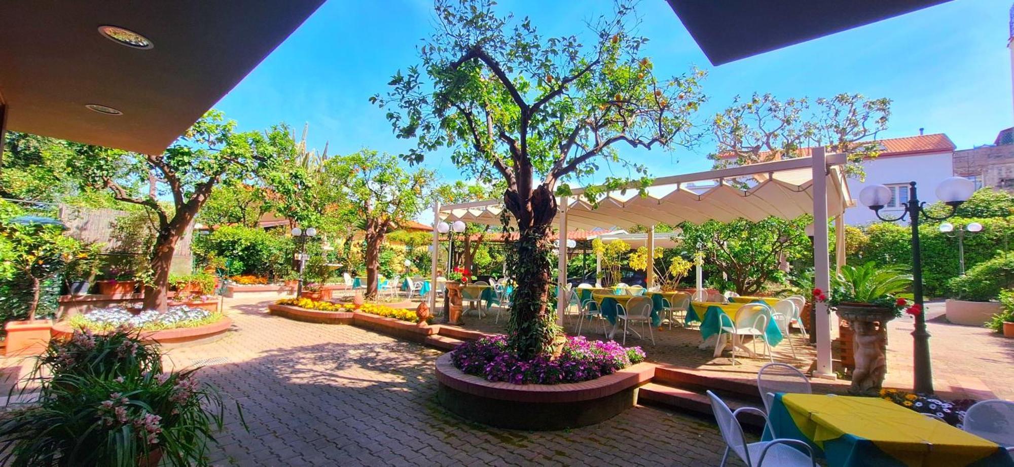Hotel Girasole Sorrento Exteriör bild